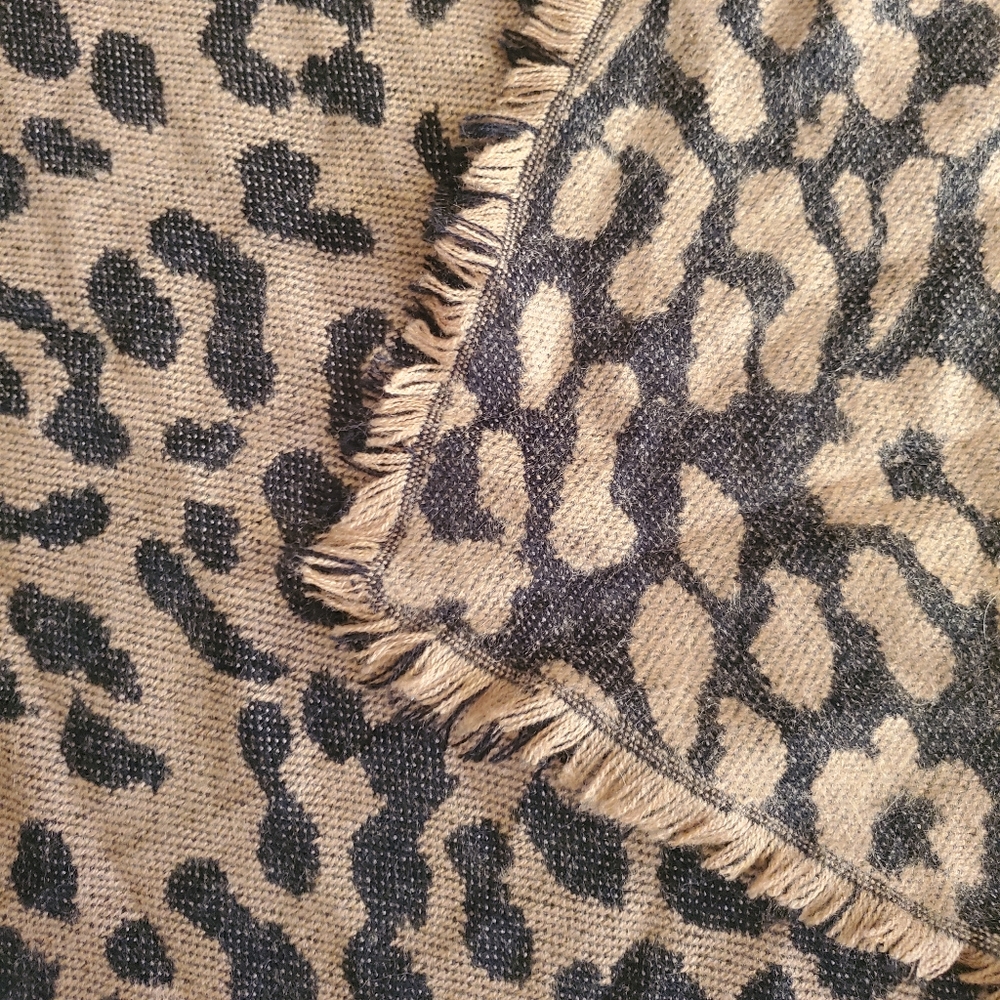 Acrylic knit leopard wrap
